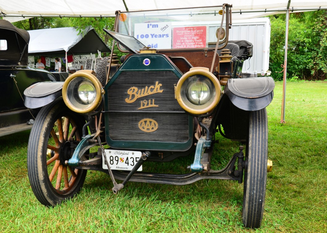 Big Headlights of the 1911 Buick Car Big Headlights of the 1911 Buick Car