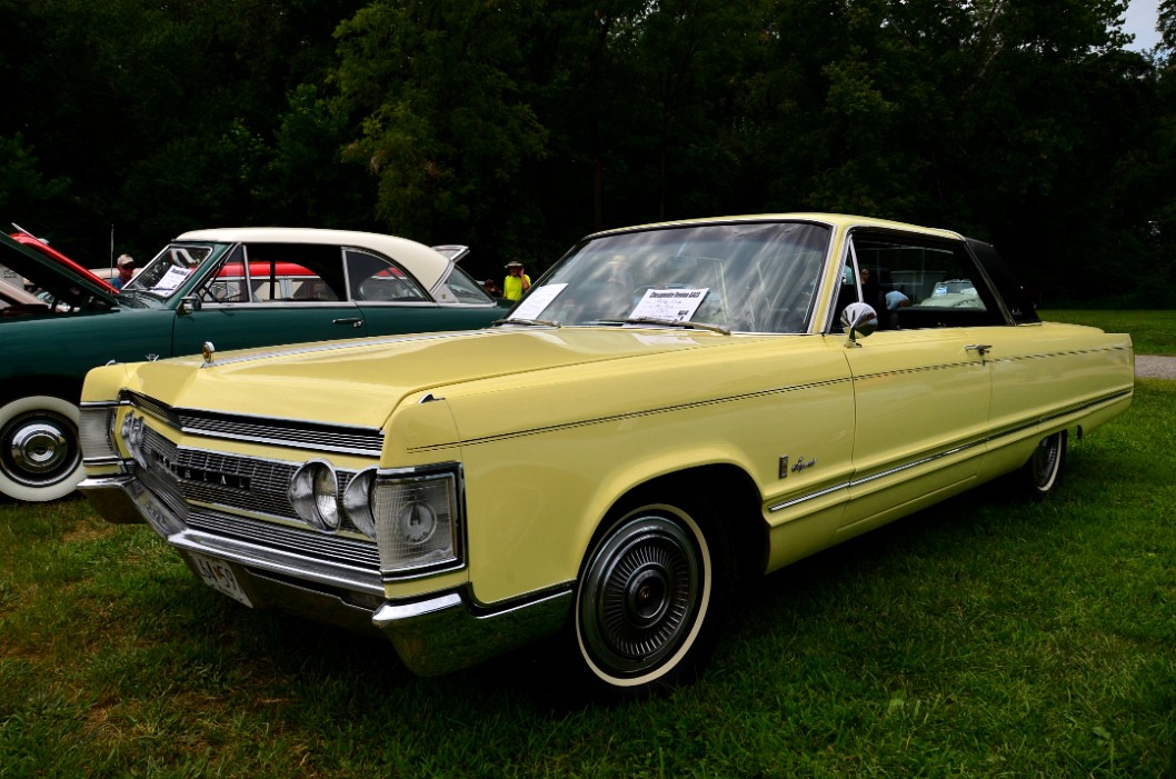 1967 Chrysler Imperial in Yellow 1967 Chrysler Imperial in Yellow