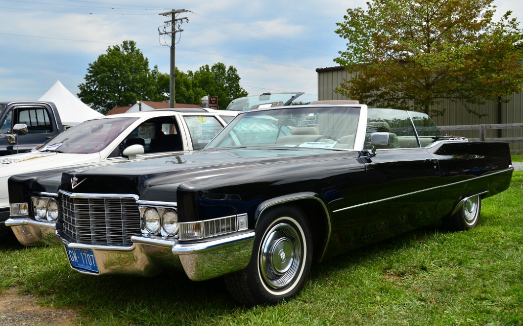 Serious 1969 Cadillac DeVille in Black Serious 1969 Cadillac DeVille in Black