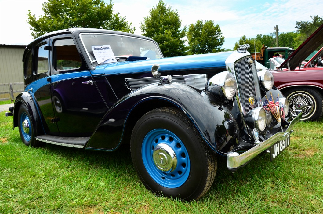 1937 Wolseley in Black and Blue