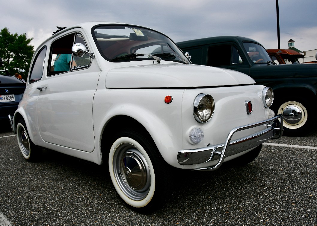 Conveniently Sized Fiat 500 in White