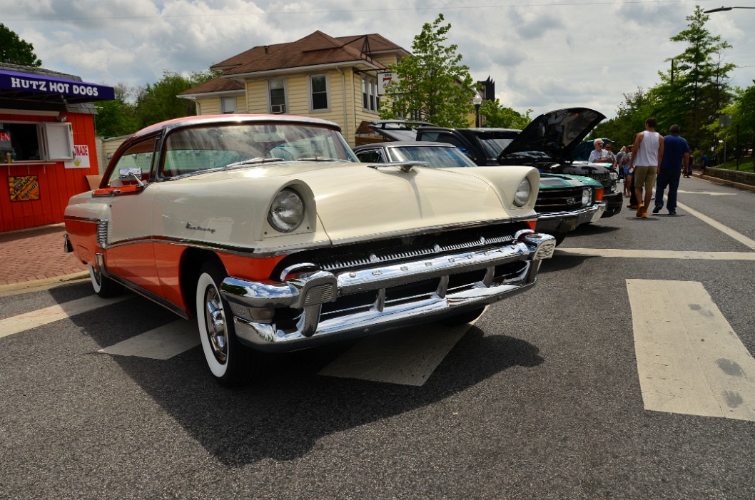 1956 Mercury Monterey Colored Like a Creamsicle 1956 Mercury Monterey Colored Like a Creamsicle