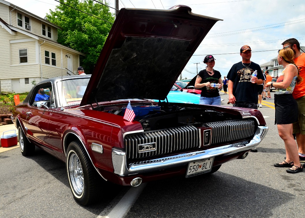 Hood Up on the 1968 Mercury Cougar Hood Up on the 1968 Mercury Cougar