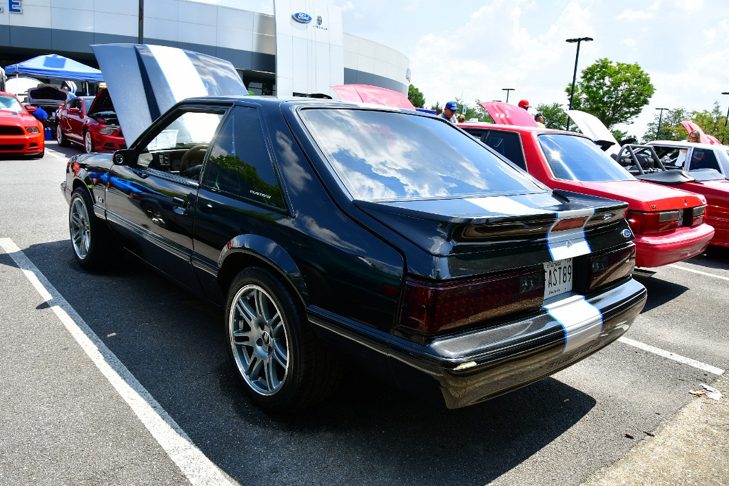 Rear Profile View of a 1989 Mustang in Black with Solid Stripe