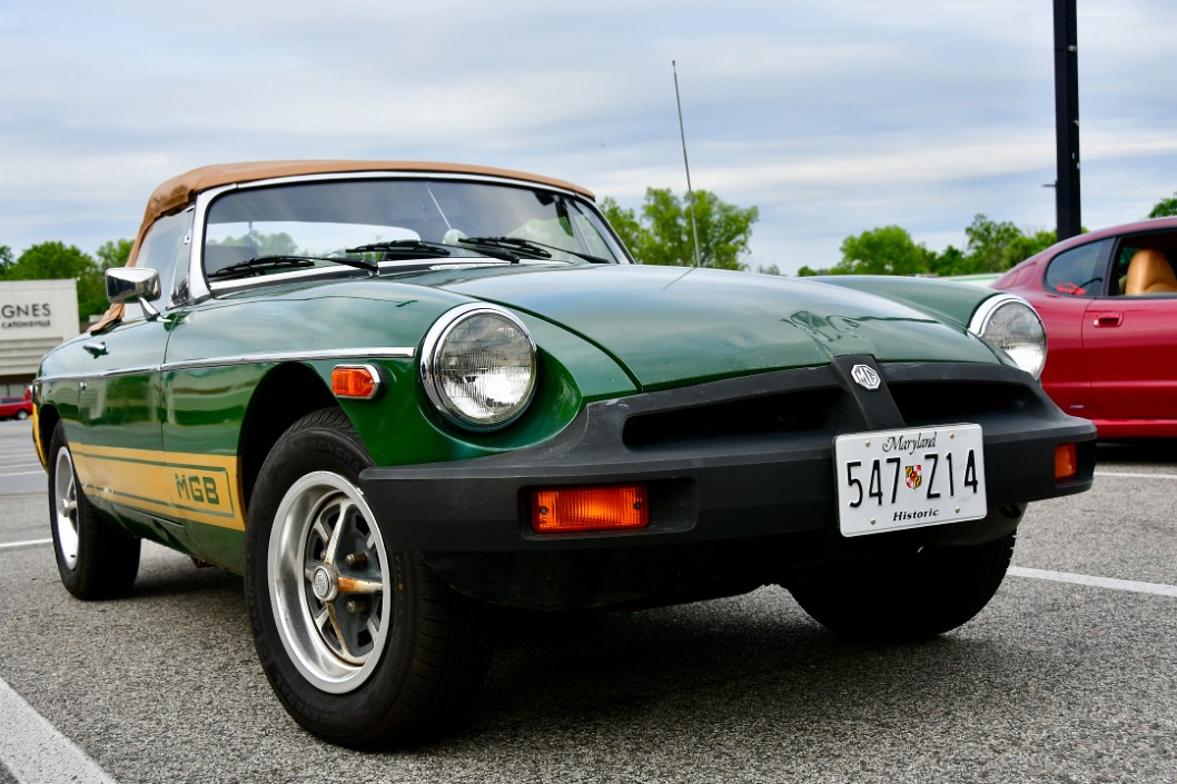 Nice Little MG MGB Convertible in Green and Tan