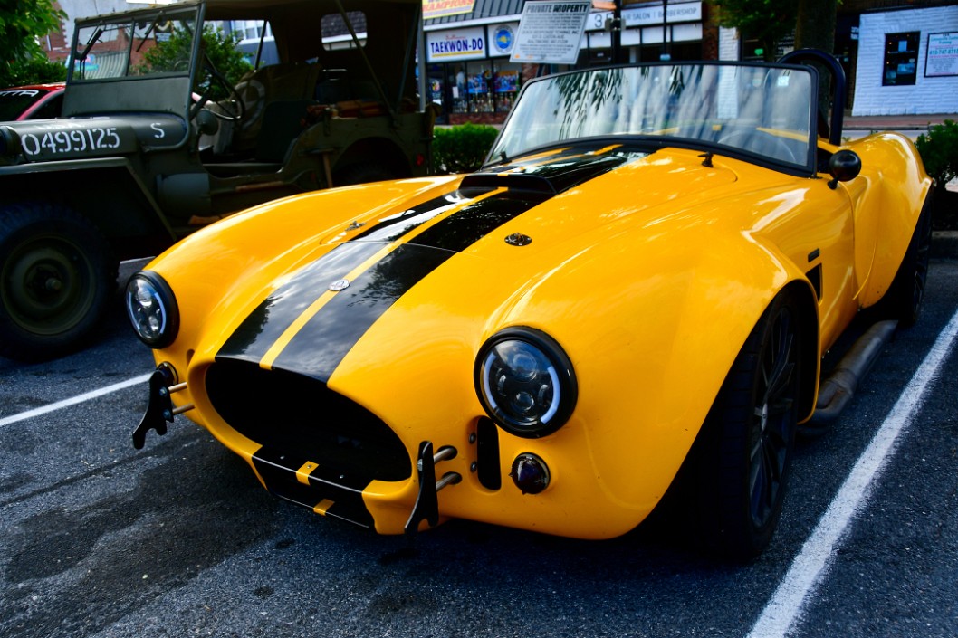 Gorgeous Shelby Cobra in Yellow and Black