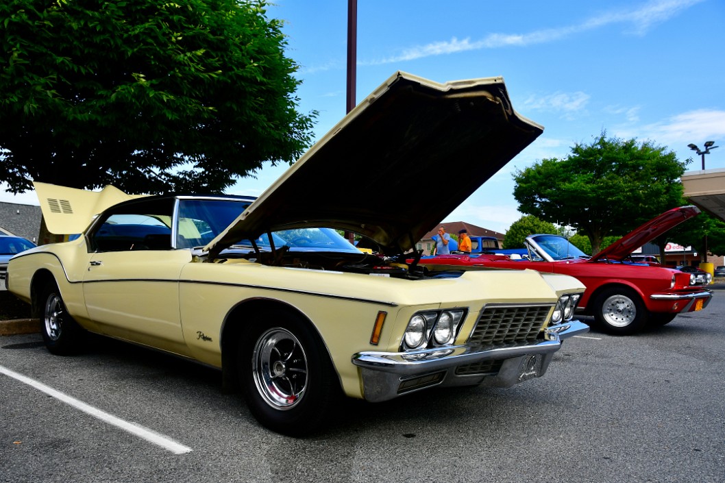 Big Buick Riviera in Creamy Yellow