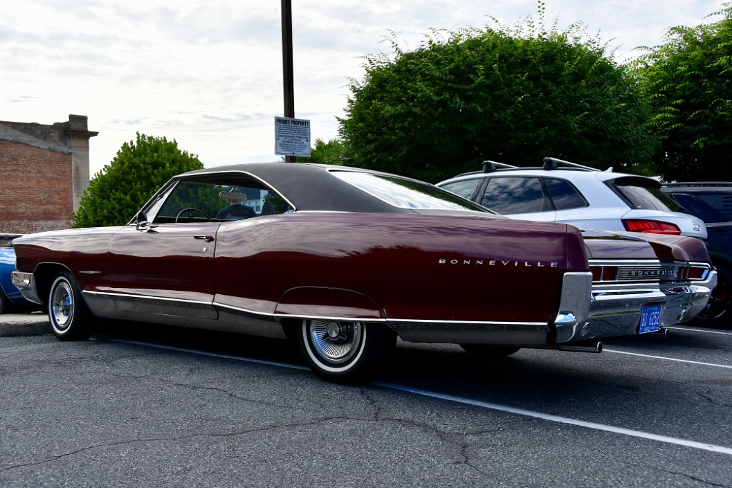 Big Long 1965 Pontiac Bonneville