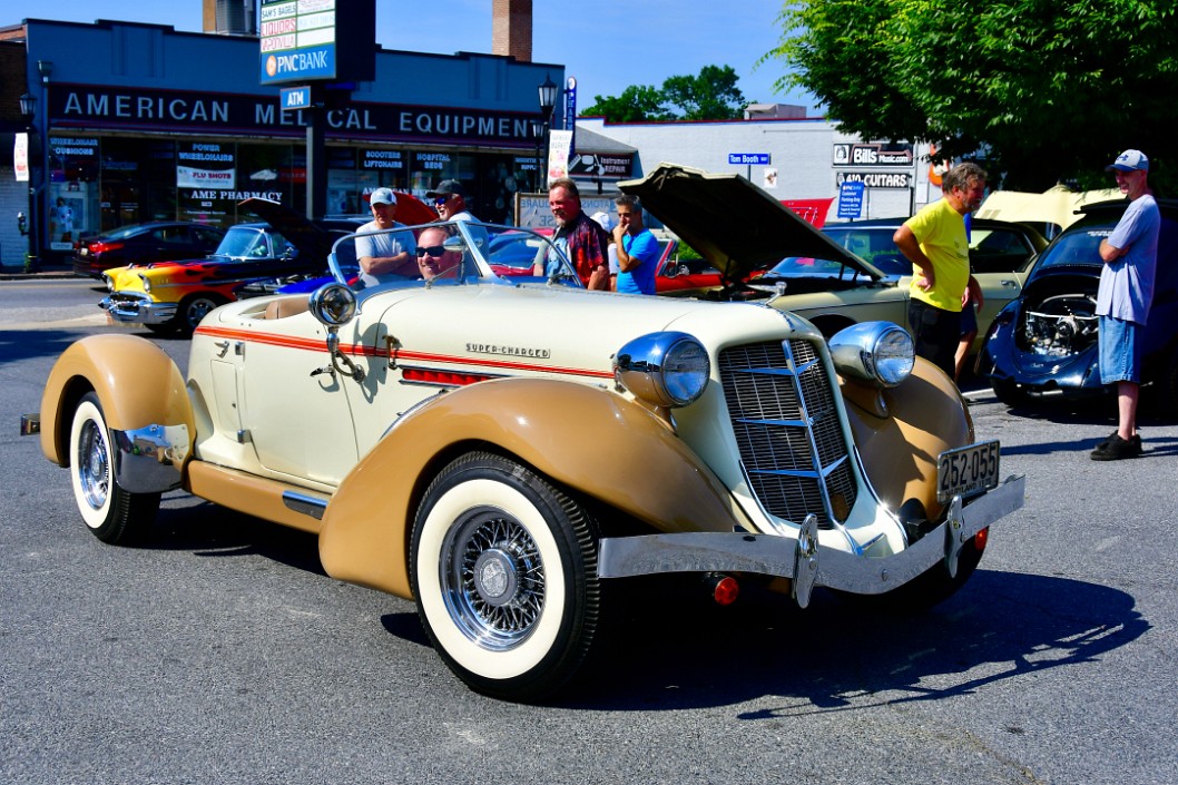 Stunning Auburn Entering the Scene