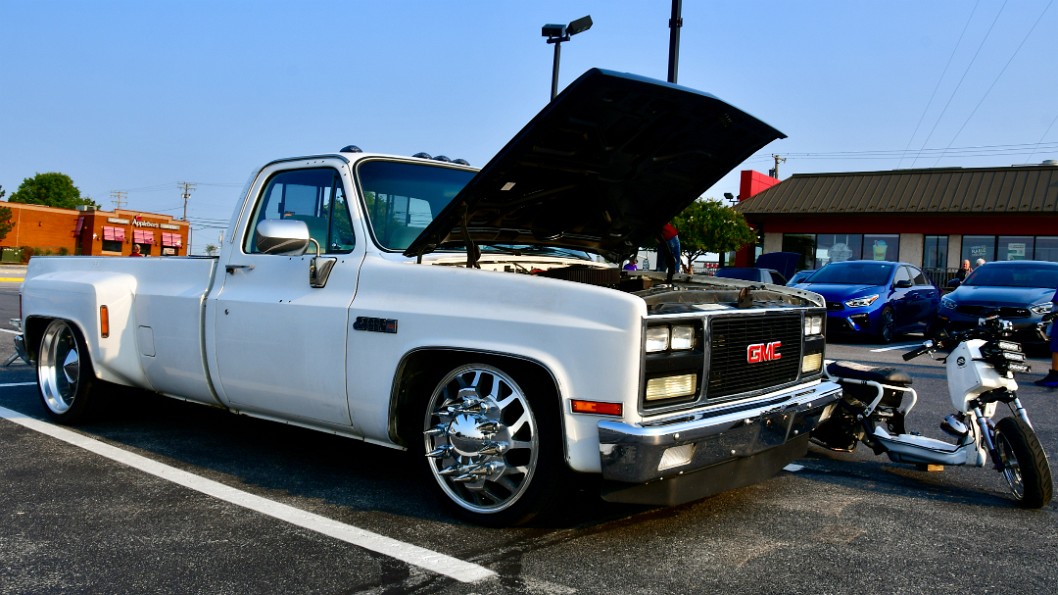 GMC Sierra Classic 3500 With Spikes