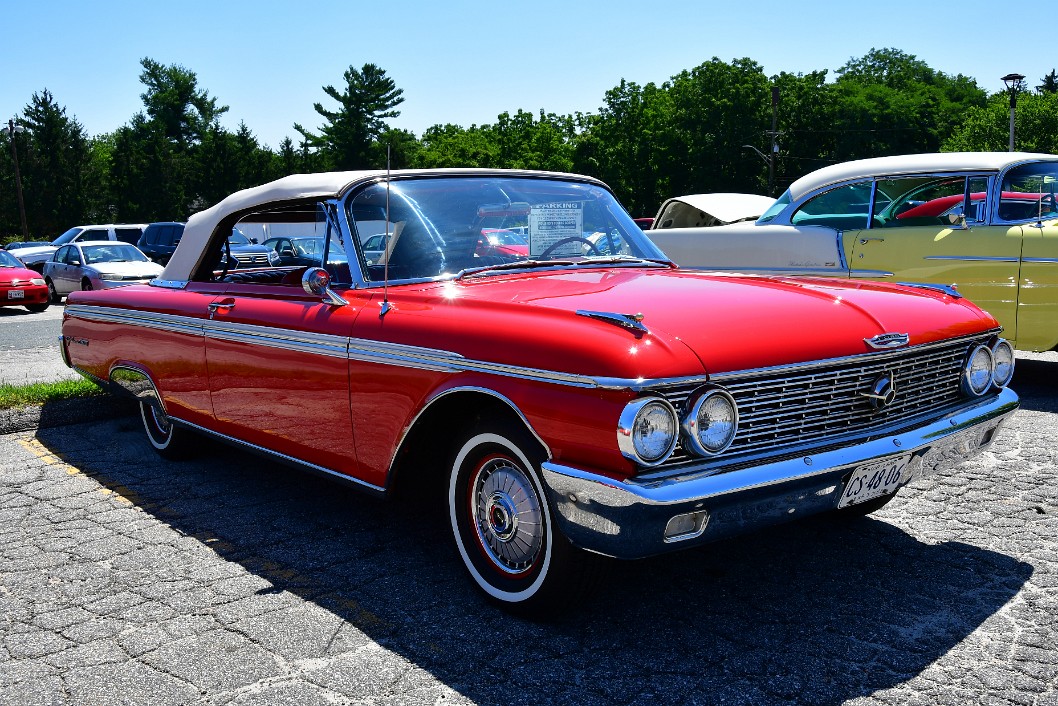 Ford Galaxie 500 XL in Gorgeous Red