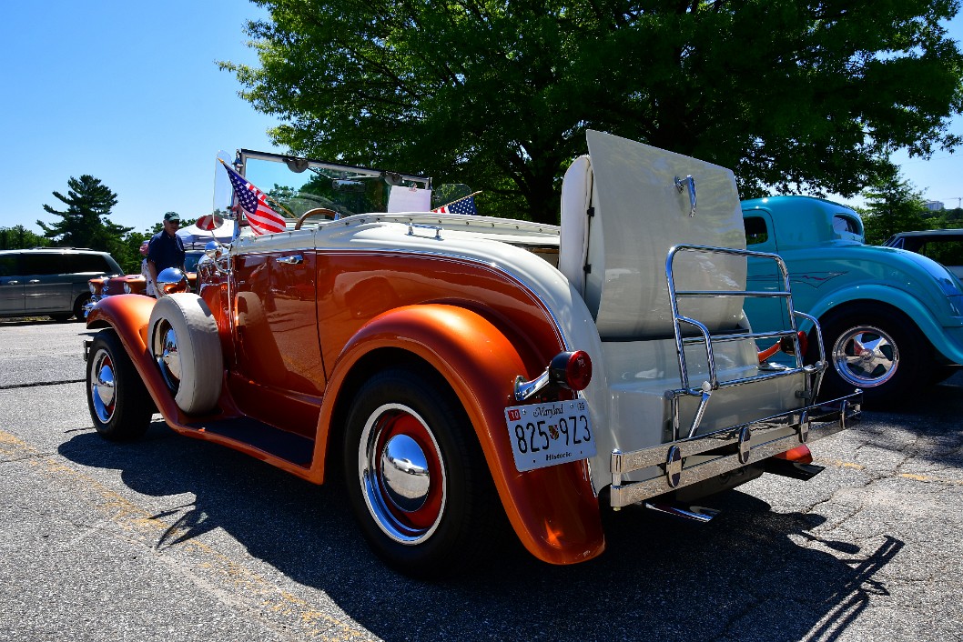 Rear Profile View on a 1932 Ford Roadster in Burnt Orange and White