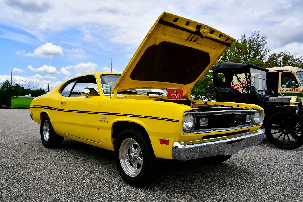 1970 Plymouth Duster in Yellow With a Big 416 Stroker Engine