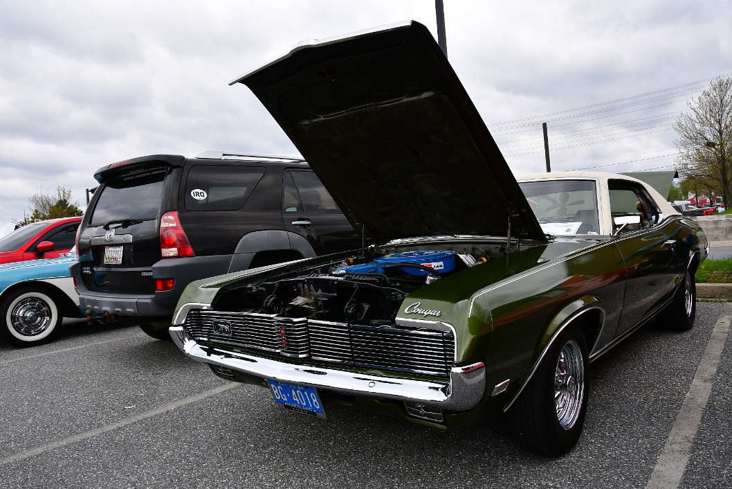 1969 Mercury Cougar in Metallic Green