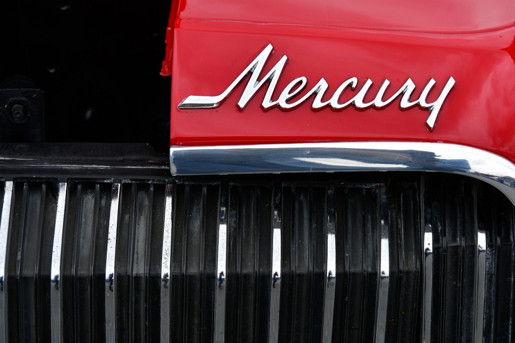 Mercury on Red