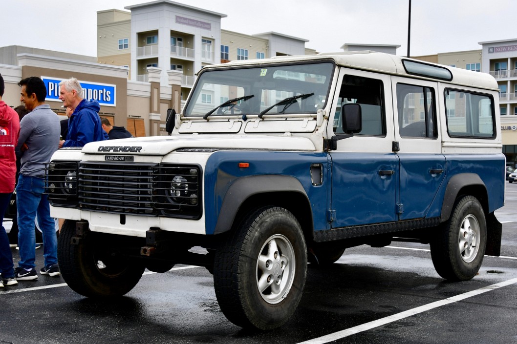 Land Rover Defender in Blue and White