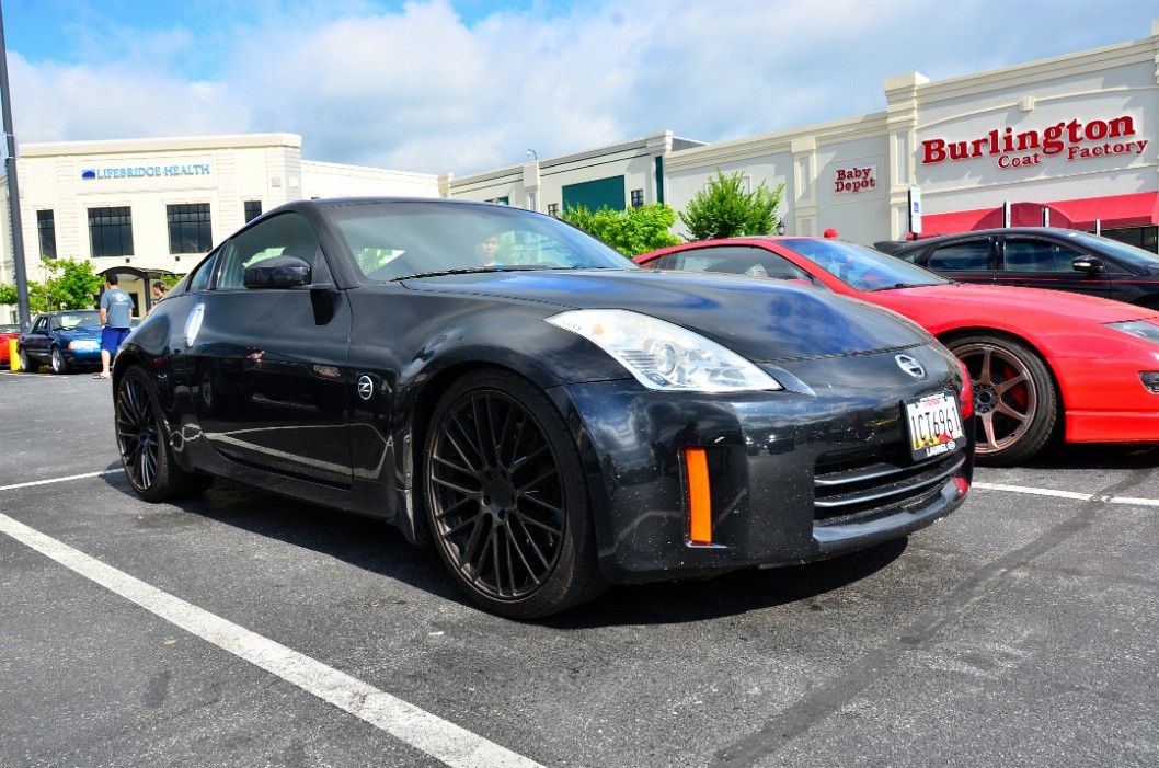 Dark Nissan 350Z Sitting Quiet