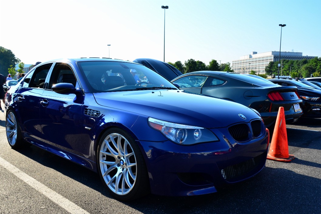 BMW M5 in Deep Blue BMW M5 in Deep Blue-001