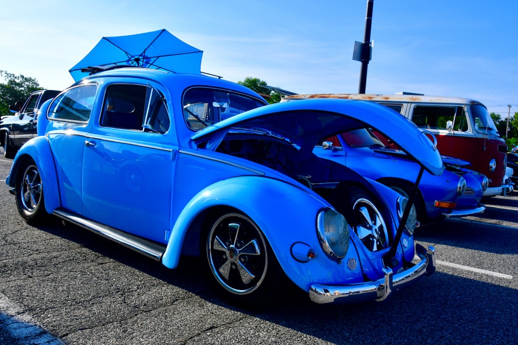 Five Pointed Rims on the Blue VW Beetle