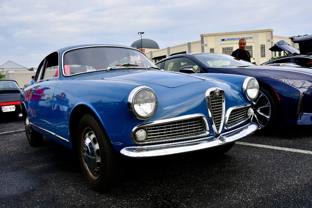 Front Profile View of an Alfa Romeo Giulietta Sprint in Blue