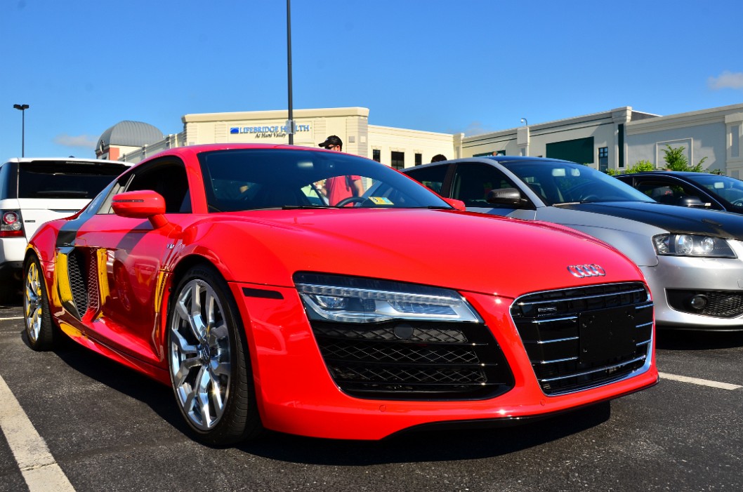 Red R8 Red R8