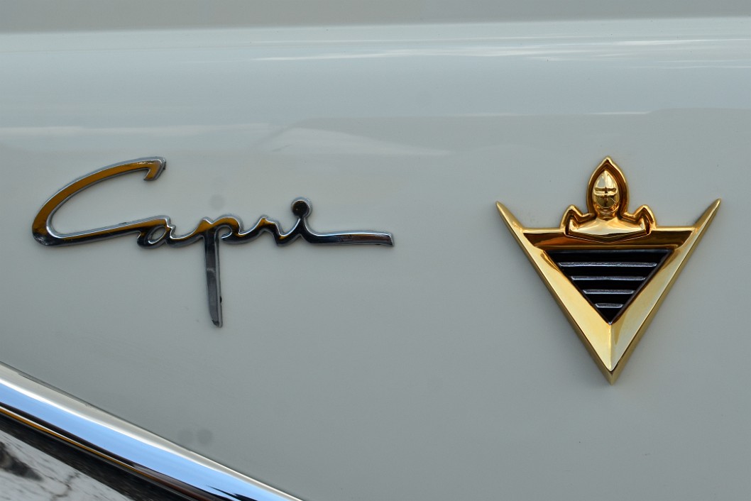 Elegant Capri Badge Elegant Capri Badge