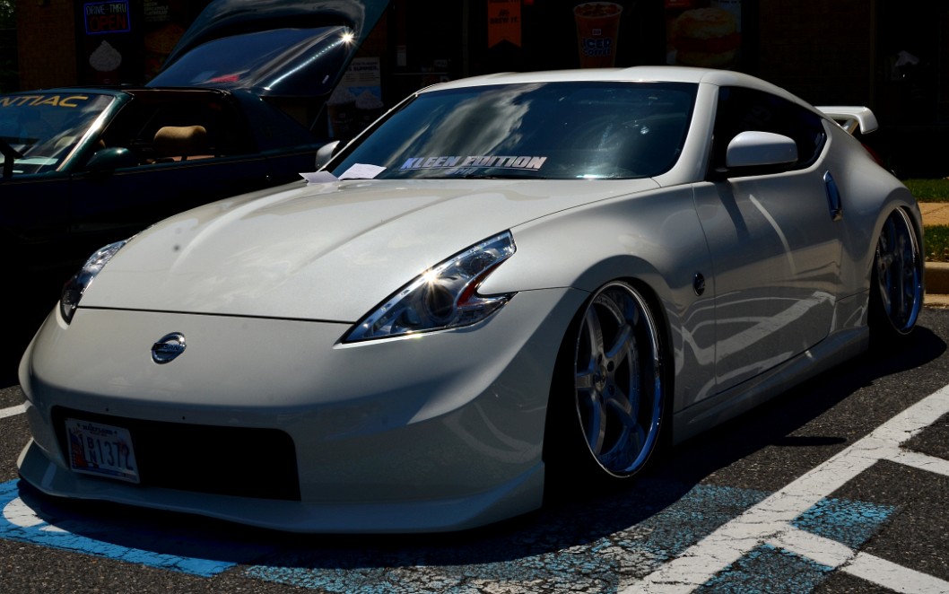 2010 Nissan 370Z in Clean White 2010 Nissan 370Z in Clean White