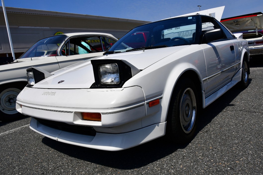 Smooth Toyota MR2 in White