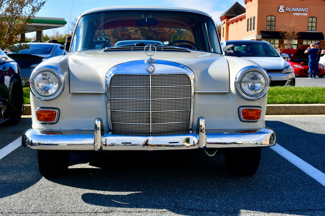 Elegant Mercedes 230 in White