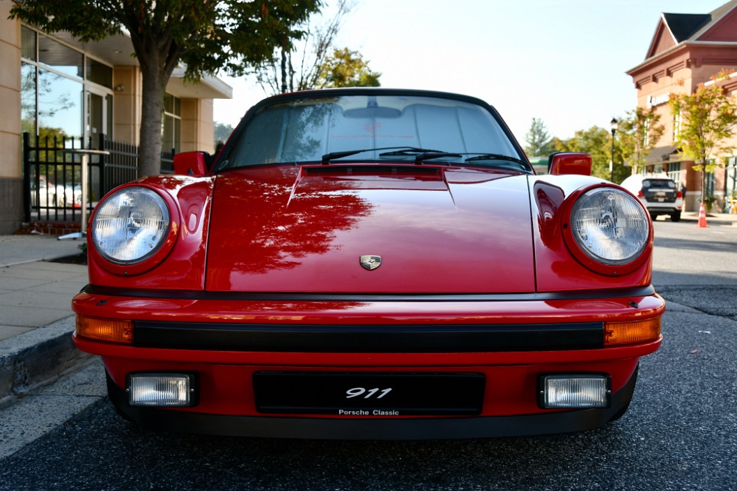 Classic Porsche 911 SC in Red