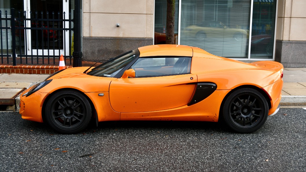 Lotus Elise in Orange