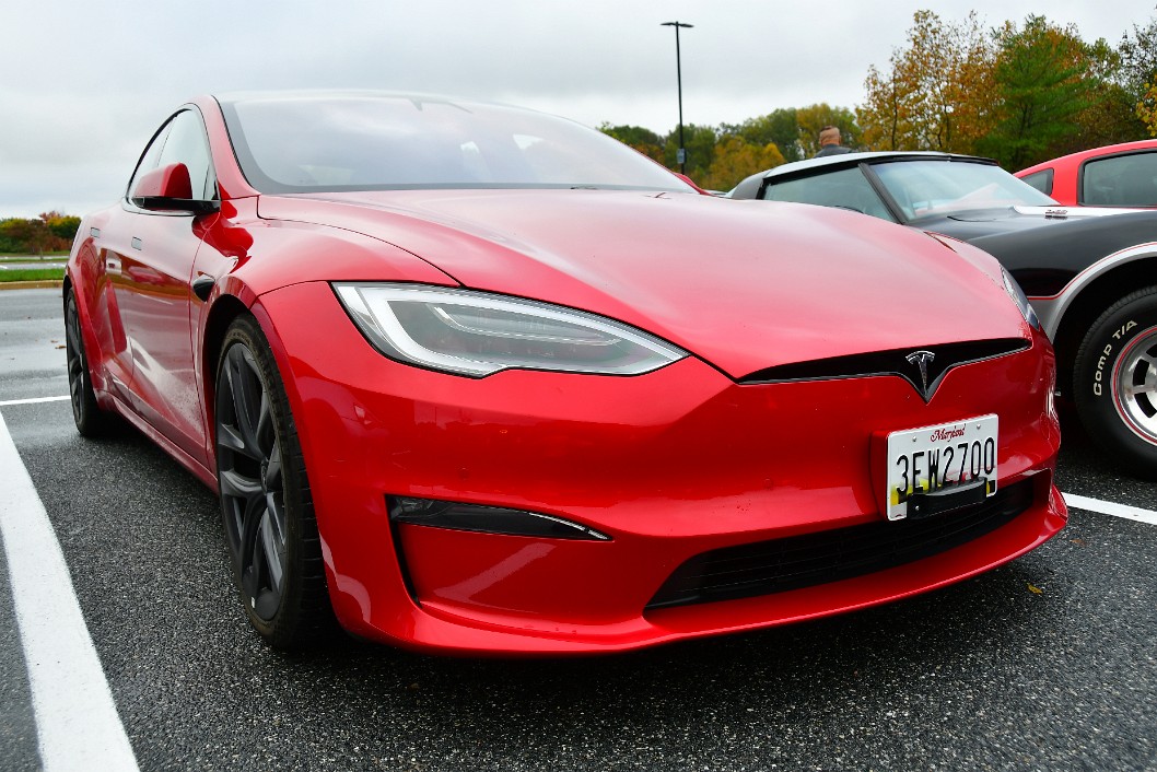 Tesla Model S Plaid in Red