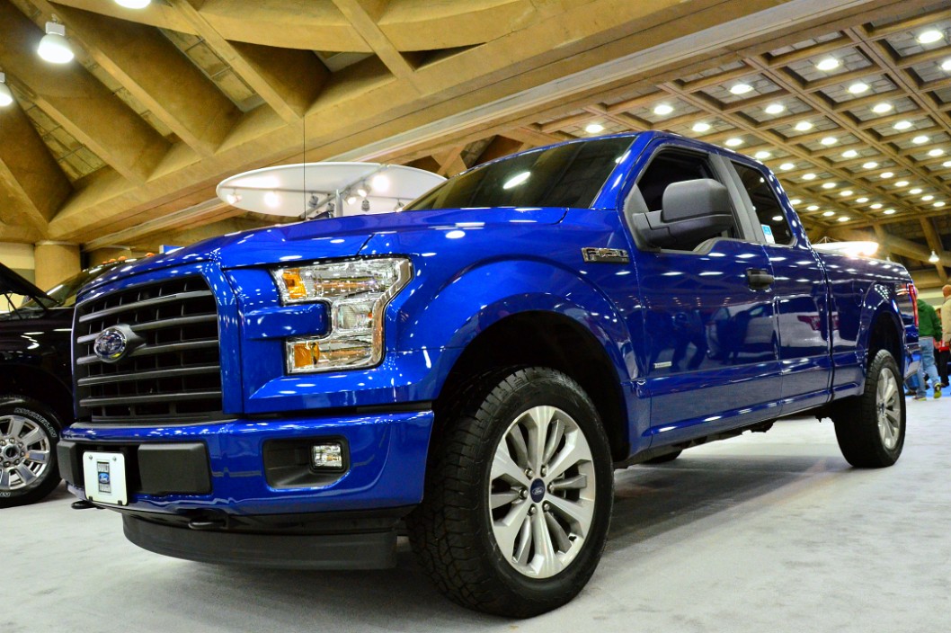 Ford F-150 4x4 Supercab in Electric Blue Ford F-150 4x4 Supercab in Electric Blue