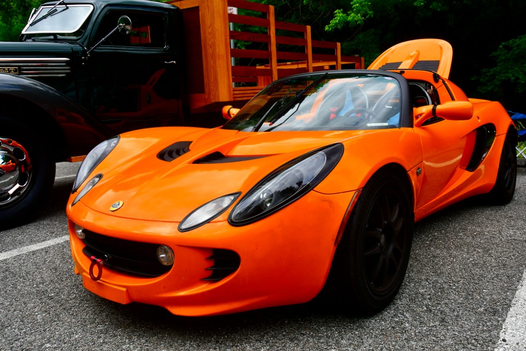 Lotus Elise in Gorgeous Orange