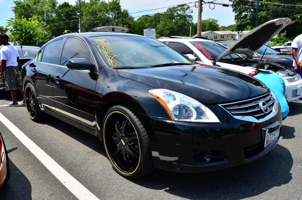 Nissan Maxima in Black Nissan Maxima in Black