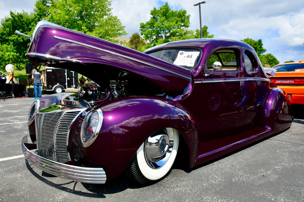 1940 Ford Coupe in Shining Eggplant Purple