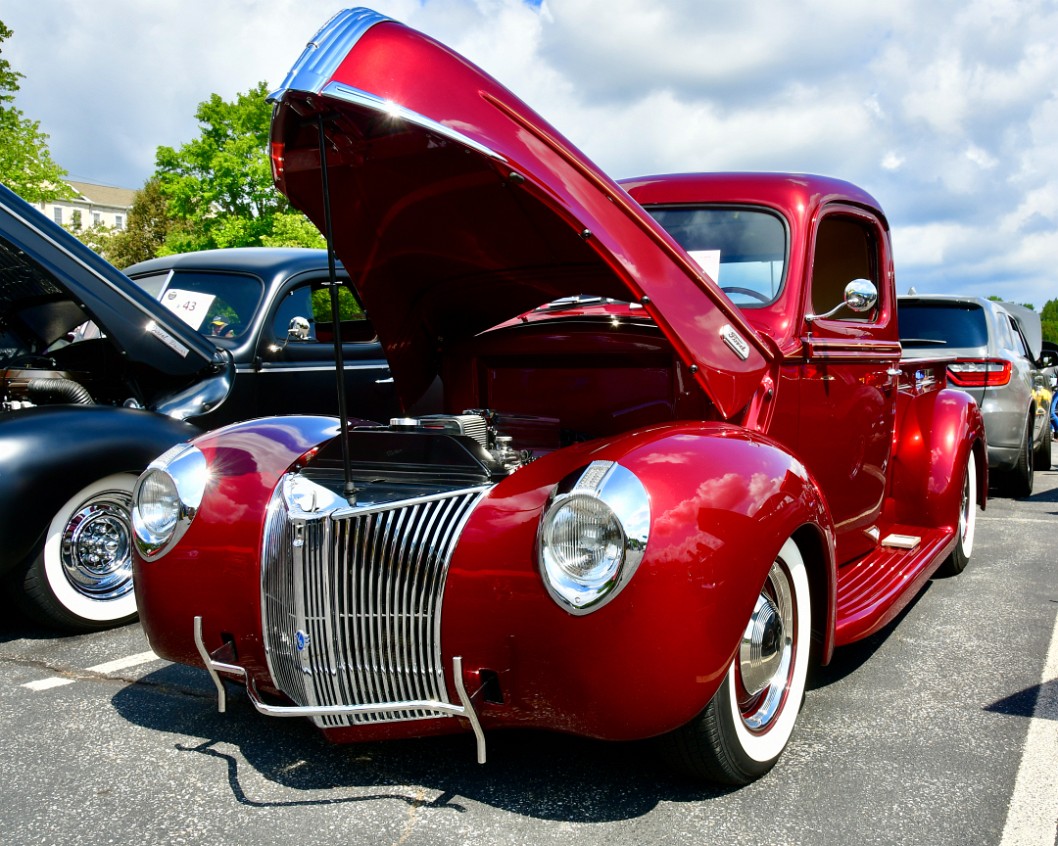 1941 Ford Pickup in Curvy Deep Red
