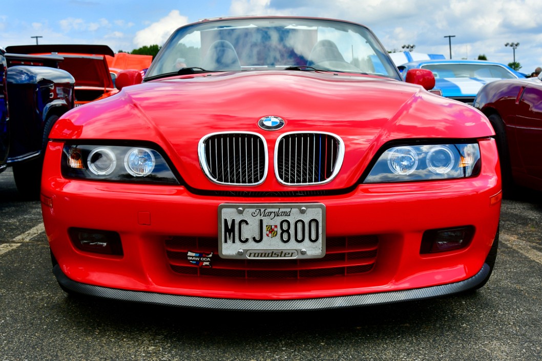 Pretty 2000 BMW Z3 in Red