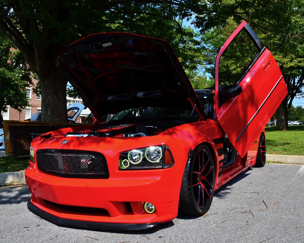 2007 Dodge Charger in Bright Red