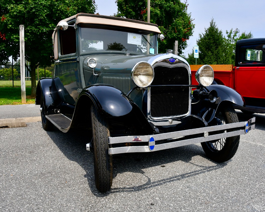 1929 Ford Sport Coupe in Grey and Black