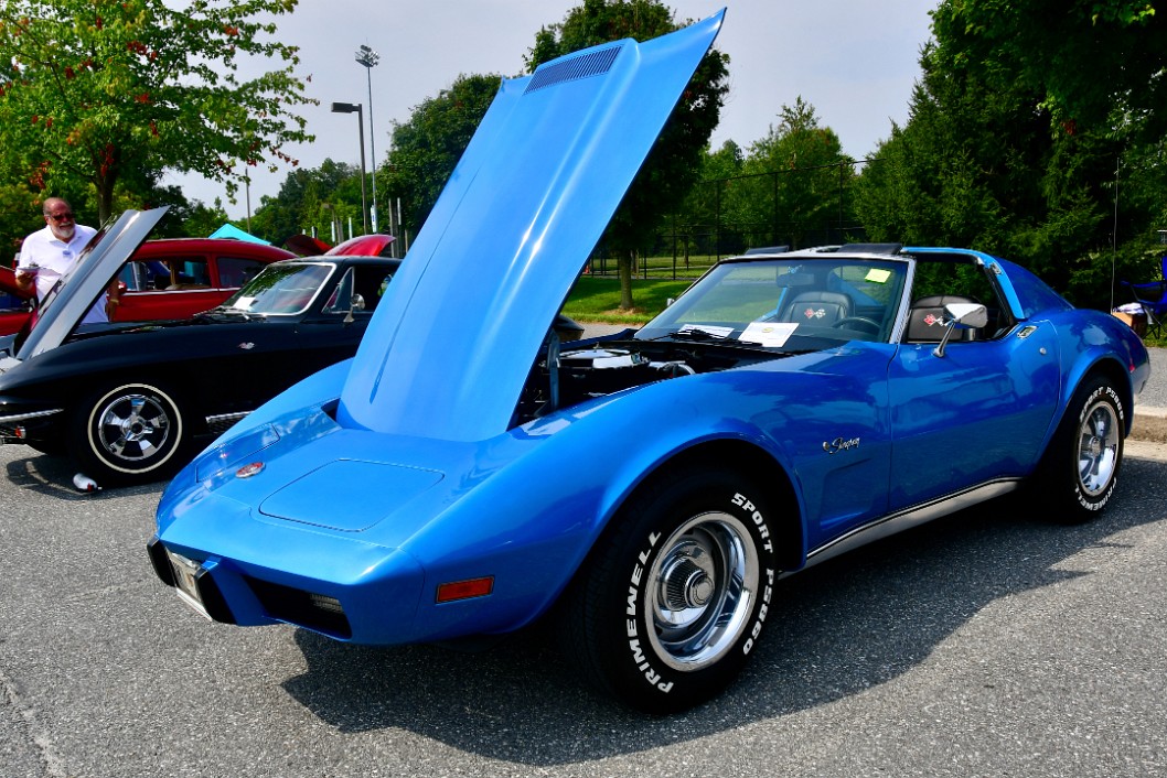 1976 Chevy Corvette Stingray in Fine Blue