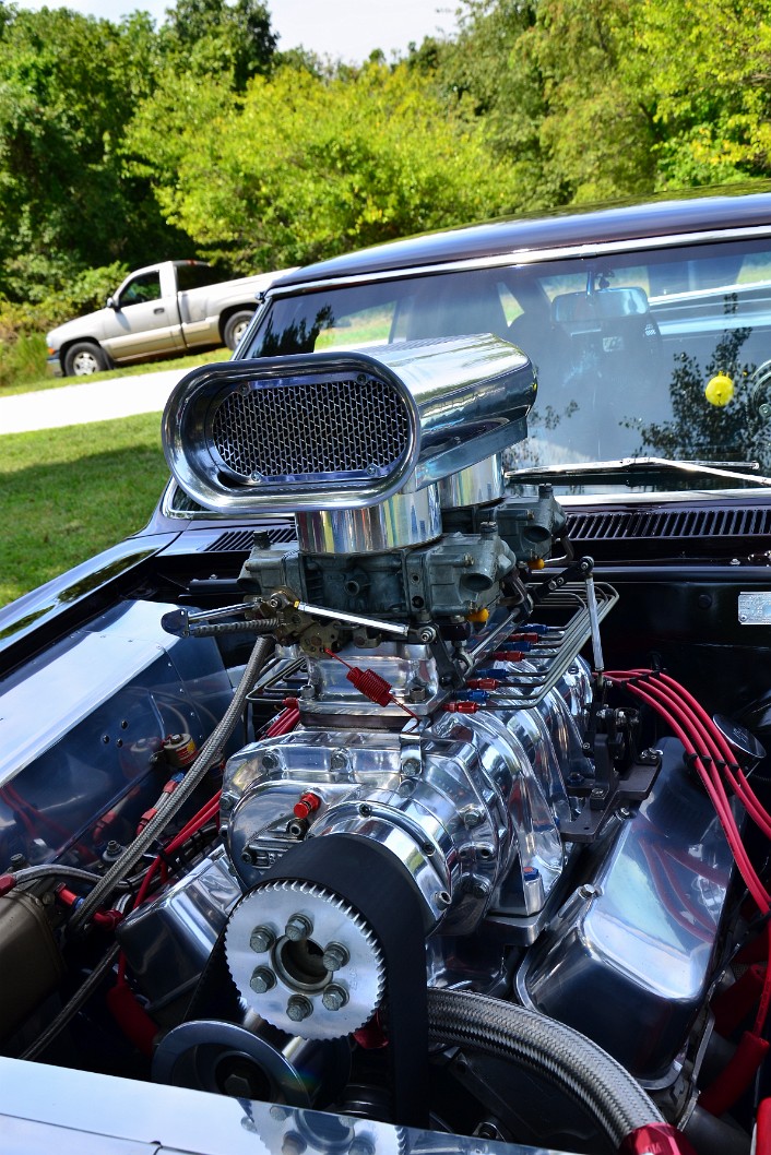 Huge Engine in a 1964 Chevy Chevelle Huge Engine in a 1964 Chevy Chevelle