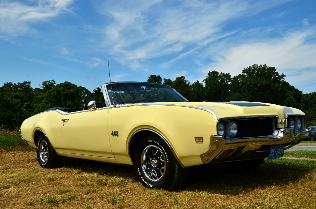 Classic Oldsmobile 4-4-2 Classic Oldsmobile 4-4-2