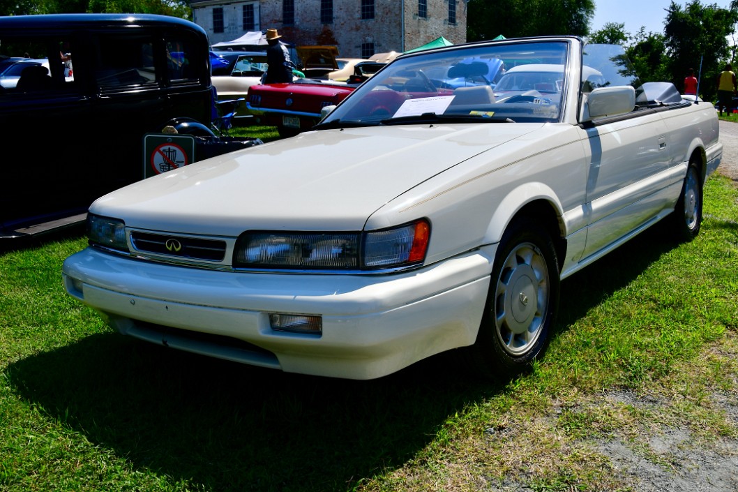 1992 Infinit M30 in White