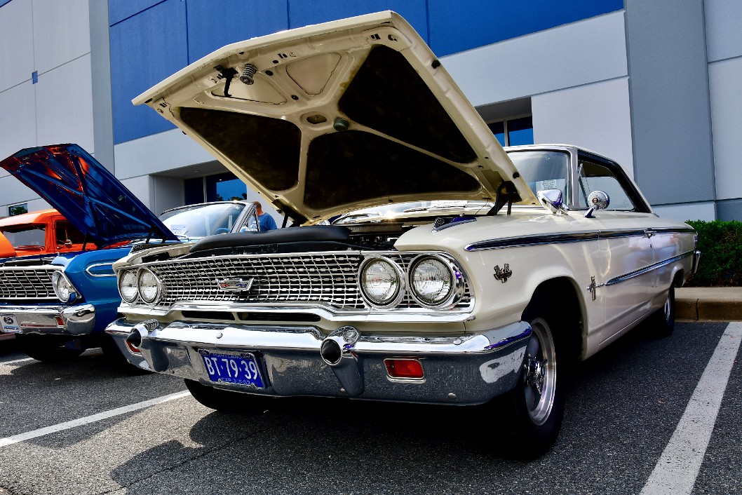 1963.5 Ford Galaxie 500 in Creamy White