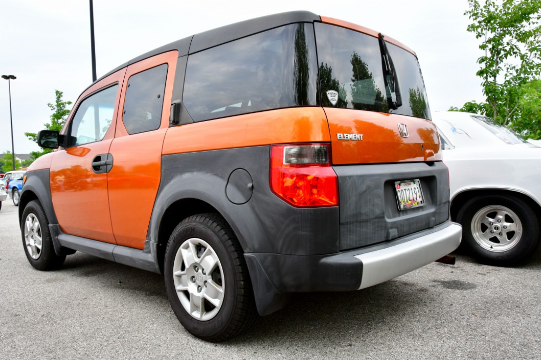 Honda Element in Orange and Black