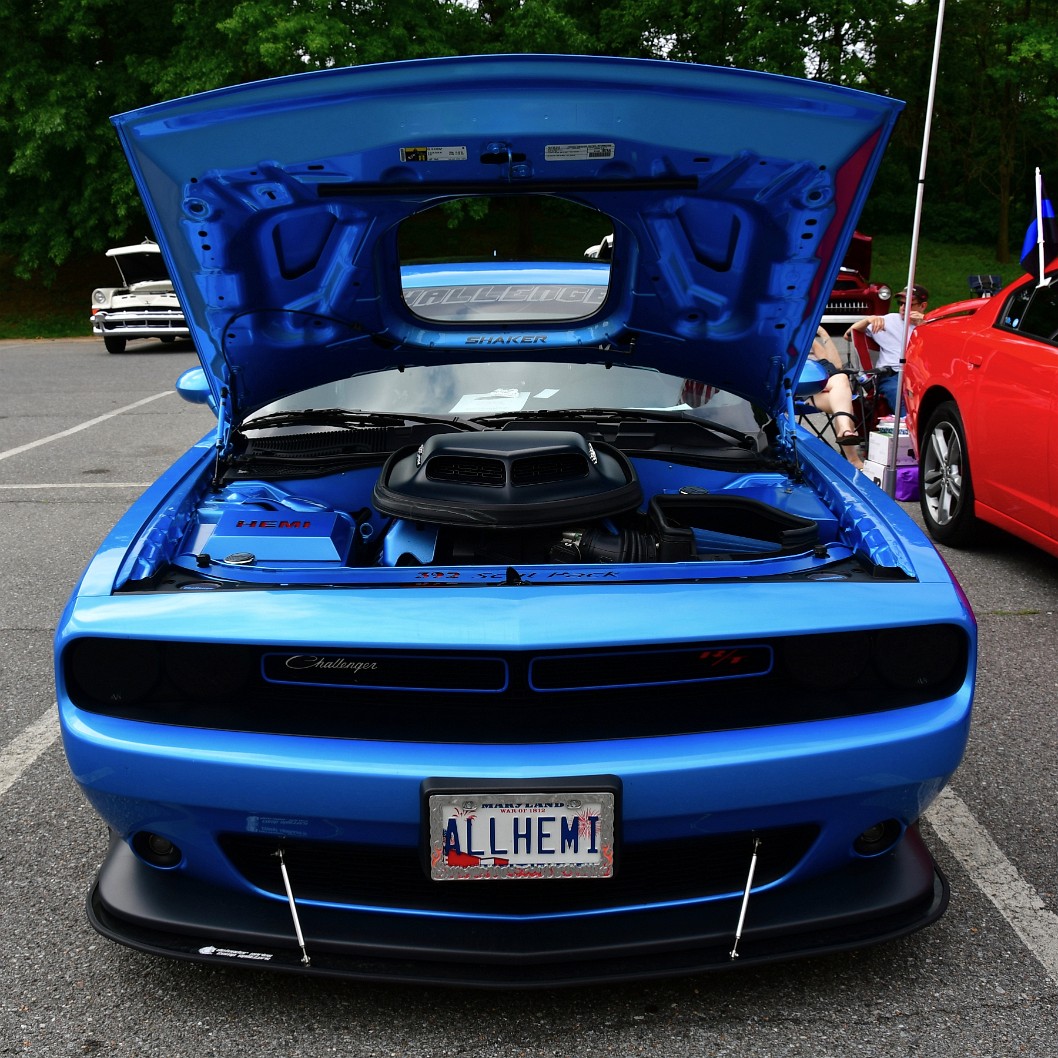 Head on With the 2015 Dodge Challenger in Blue