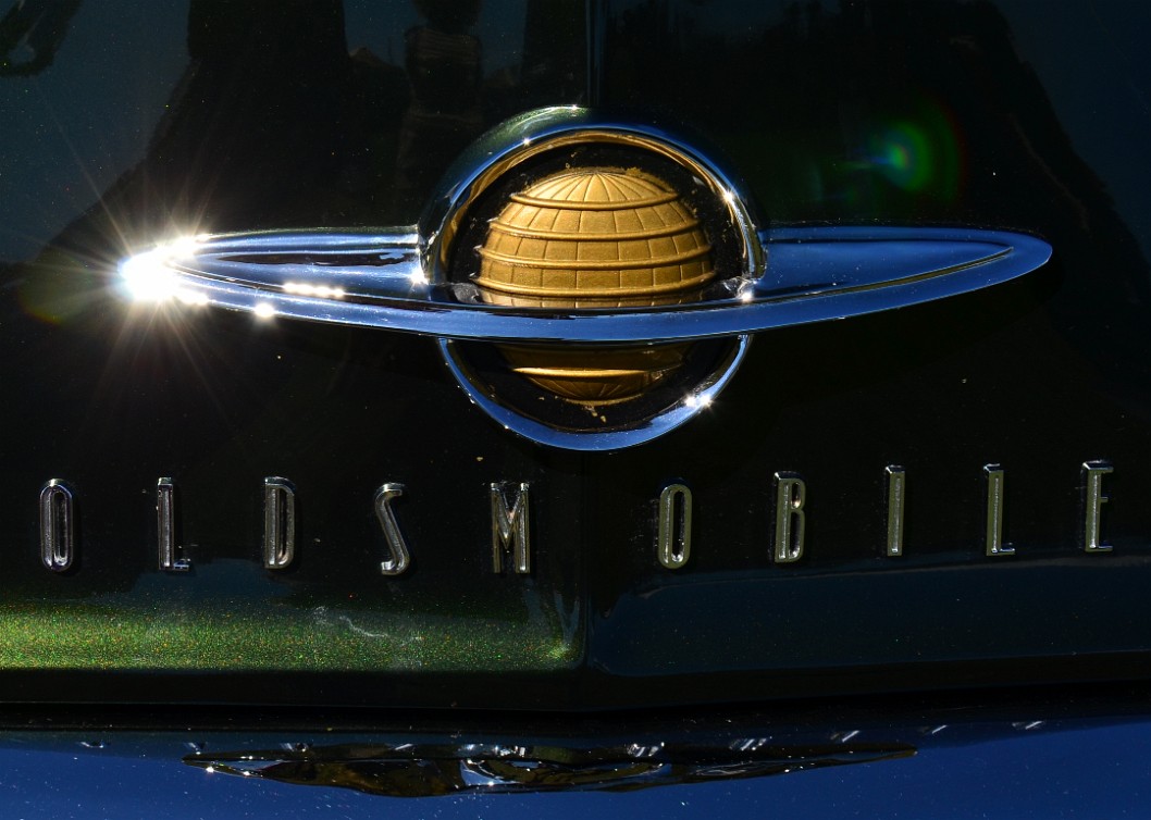 Oldsmobile World Logo Oldsmobile World Logo