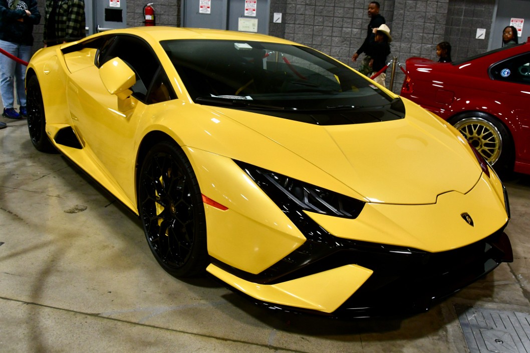 Lamborghini Huracan LP 640-2 in Bright Yellow