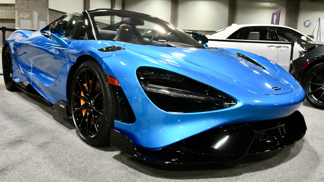 McLaren 765 LT Spider in Light Blue